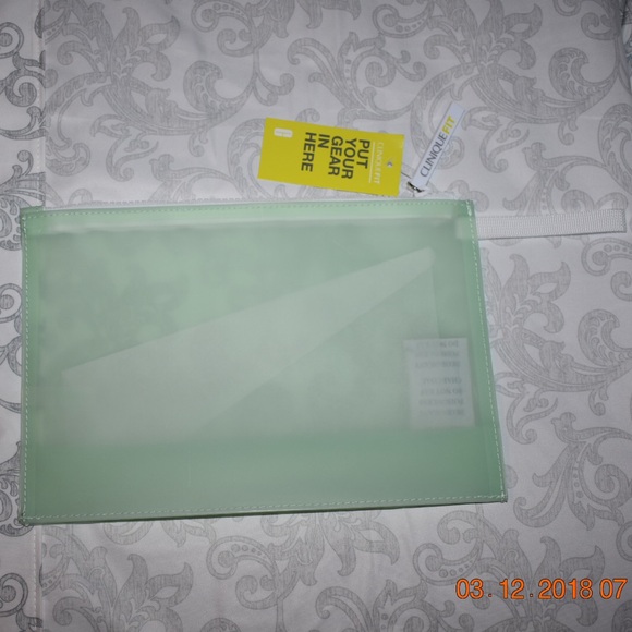 Clinique Fit Green Cosmetic Bag - Picture 3 of 5